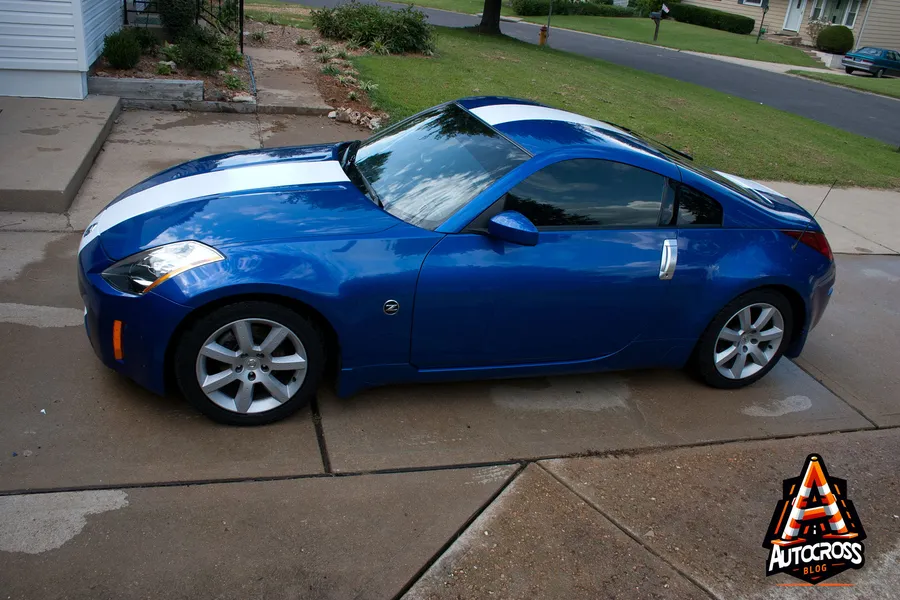 350z with a white stripe